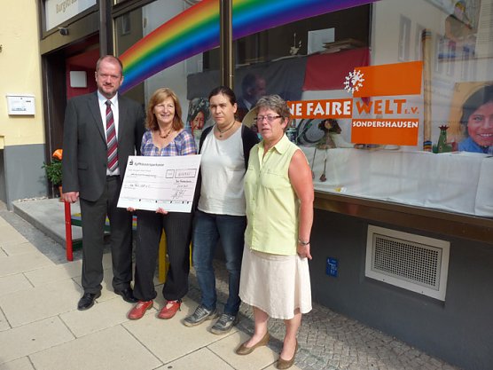 Bedeutsame Unterst&uuml;tzung (Foto: Karl-Heinz Herrmann)