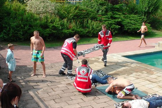 Vorführungen der Wasserwacht (Foto: Karl-Heinz Herrmann) Vorführungen der Wasserwacht (Foto: Karl-Heinz Herrmann)