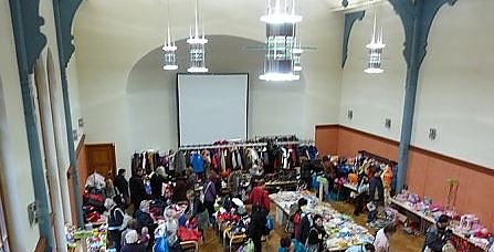 Kinder- und Teeniesachenbasar (Foto: Karl-Heinz Herrmann)