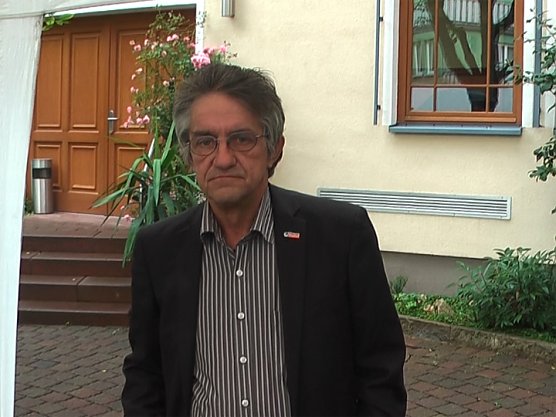 Mit <B&uuml;rgern im Gespr&auml;ch (Foto: Karl-Heinz Herrmann)