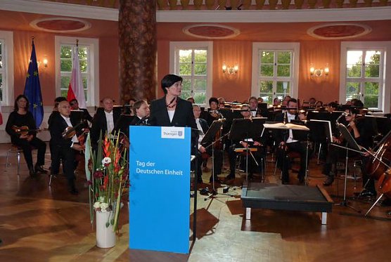 Feierlicher Festakt (Foto: Karl-Heinz Herrmann) Feierlicher Festakt (Foto: Karl-Heinz Herrmann)