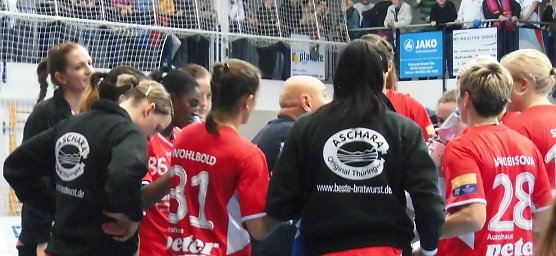 Auszeit, Herbert Müller schwört seine Truppe ein. (Foto: nnz) Auszeit, Herbert Müller schwört seine Truppe ein. (Foto: nnz)