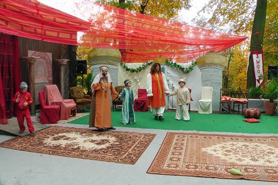 Bockbieranstich an der Höhle (Foto: Karl-Heinz Herrmann) Bockbieranstich an der Höhle (Foto: Karl-Heinz Herrmann)