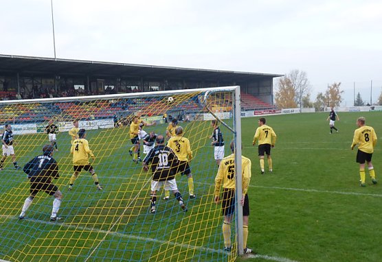 Eintracht Sondershausen gegen Weida (Foto: Karl-Heinz Herrmann) Eintracht Sondershausen gegen Weida (Foto: Karl-Heinz Herrmann)