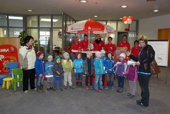Ständchen zum Weltspartag (Foto: Karl-Heinz Herrmann) Ständchen zum Weltspartag (Foto: Karl-Heinz Herrmann)