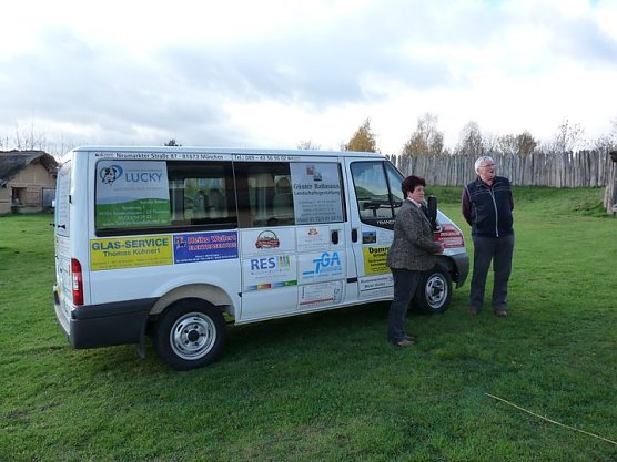Funkenburg wurde mobil (Foto: Karl-Heinz Herrmann) Funkenburg wurde mobil (Foto: Karl-Heinz Herrmann)