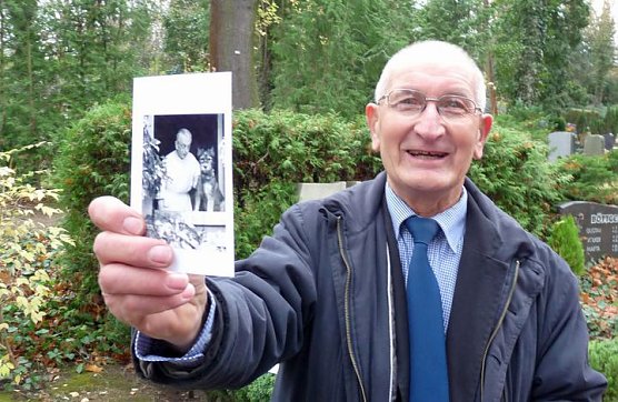Gedenkstein enth&uuml;llt (Foto: Karl-Heinz Herrmann)