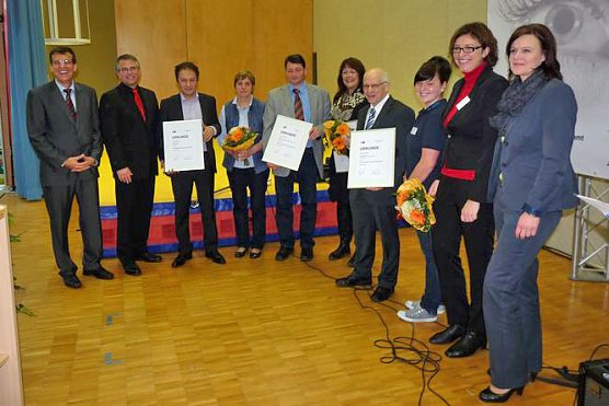 Hervorragende Ausbildungsbetriebe geehrt (Foto: Karl-Heinz Herrmann) Hervorragende Ausbildungsbetriebe geehrt (Foto: Karl-Heinz Herrmann)