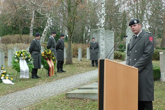 Der Toten gedacht (Foto: Karl-Heinz Herrmann) Der Toten gedacht (Foto: Karl-Heinz Herrmann)