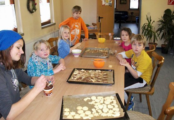 In der Weihnachtsb&auml;ckerei (Foto: Domizil Bad Frankenhausen)