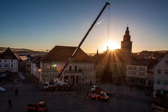 Weihnachtsbaum steht (Foto: Thomas Zelmer)