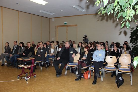 Brücken wurden gebaut! (Foto: Karl-Heinz Herrmann) Brücken wurden gebaut! (Foto: Karl-Heinz Herrmann)
