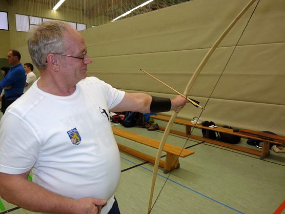 Bogen selbst gebaut (Foto: Karl-Heinz Herrmann)