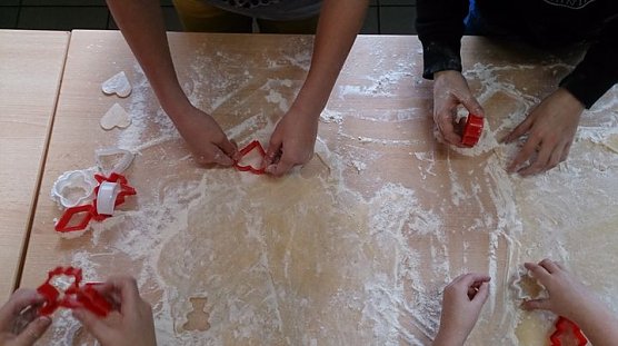 Buntes Weihnachtstreiben im Jugendclub HOC (Foto: Stadtjugendring) Buntes Weihnachtstreiben im Jugendclub HOC (Foto: Stadtjugendring)