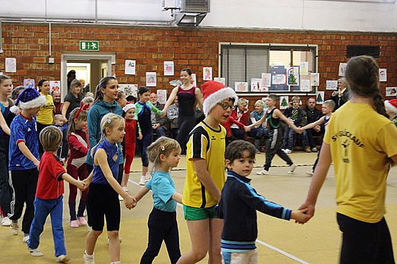 Jubiläums Weihnachtsturnen (1) (Foto: Karl-Heinz Herrmann) Jubiläums Weihnachtsturnen (1) (Foto: Karl-Heinz Herrmann)