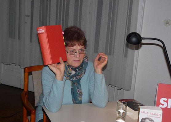 Aus Biografie gelesen (Foto: Karl-Heinz Herrmann)