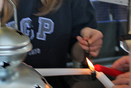 Friedenslicht auch in Sondershausen (Foto: Karl-Heinz Herrmann) Friedenslicht auch in Sondershausen (Foto: Karl-Heinz Herrmann)