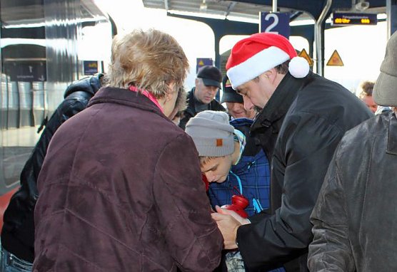 Friedenslicht auch in Sondershausen (Foto: Karl-Heinz Herrmann) Friedenslicht auch in Sondershausen (Foto: Karl-Heinz Herrmann)
