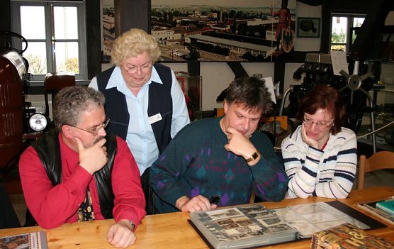 Sammler unnter sich (Foto: Hellberg) Sammler unnter sich (Foto: Hellberg)