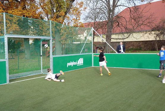 DFB Minispielfeld übergeben (Foto: Karl-Heinz Herrmann) DFB Minispielfeld übergeben (Foto: Karl-Heinz Herrmann)