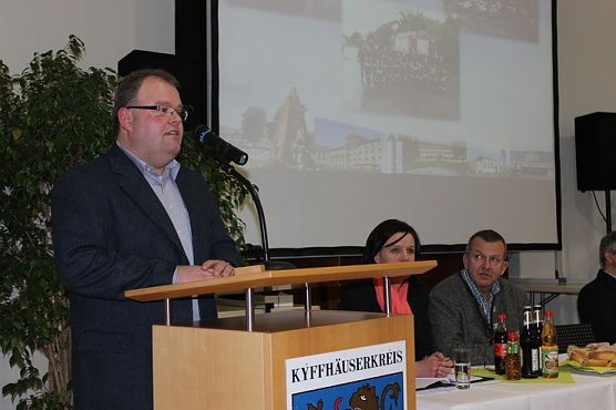 Flagge gezeigt! (Foto: Karl-Heinz Herrmann) Flagge gezeigt! (Foto: Karl-Heinz Herrmann)