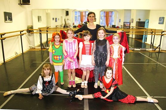 Kostümball im Ballettsaal (Foto: Günter Herting) Kostümball im Ballettsaal (Foto: Günter Herting)