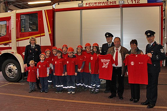 T-Shirts f&uuml;r Jugendfeuerwehr (Foto: Karl-Heinz Herrmann)