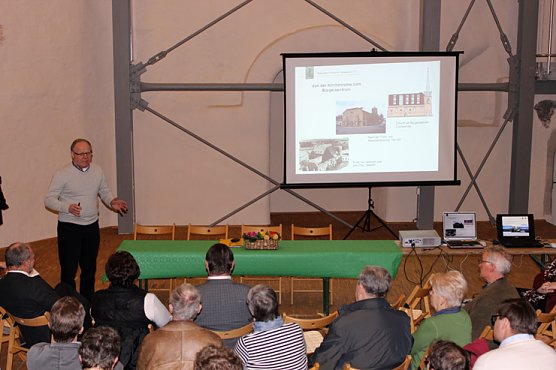 &Uuml;ber Verkehrsinfrastruktur diskutiert (Foto: Karl-Heinz Herrmann)
