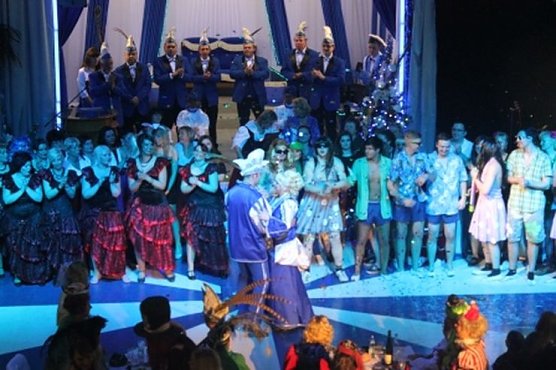 Blau-Wei&szlig; toppt den Ballermann (2) (Foto: Kenneth Bol)