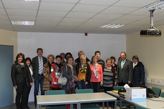 Nach der Vertragsunterzeichnung (Foto: Schulamt) Nach der Vertragsunterzeichnung (Foto: Schulamt)