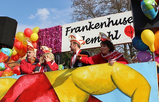 Rosensonntagsumzug (Foto: Karl-Heinz Herrmann) Rosensonntagsumzug (Foto: Karl-Heinz Herrmann)