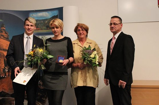 Ehrenamtler gewürdigt (Foto: Karl-Heinz Herrmann) Ehrenamtler gewürdigt (Foto: Karl-Heinz Herrmann)