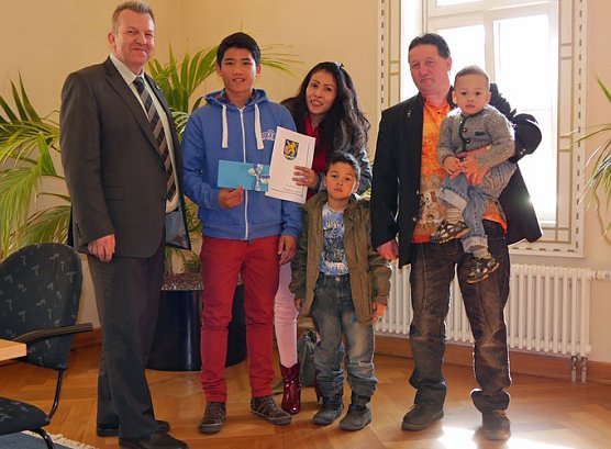 Einbürgerung in Kyffhäuserkreis (2) (Foto: Landratsamt Kyffhäuserkreis) Einbürgerung in Kyffhäuserkreis (2) (Foto: Landratsamt Kyffhäuserkreis)