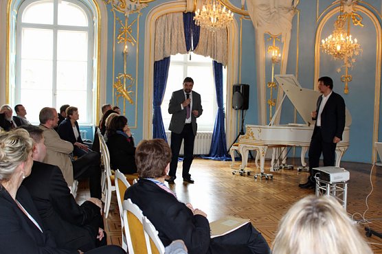 Podiumsdiskussion (Foto: Karl-Heinz Herrmann)