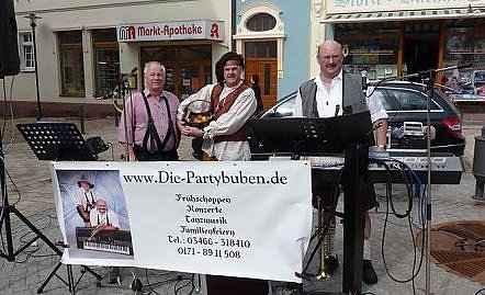 Auf zum Jubiläumsmarkt (Foto: Karl-Heinz Herrmann) Auf zum Jubiläumsmarkt (Foto: Karl-Heinz Herrmann)