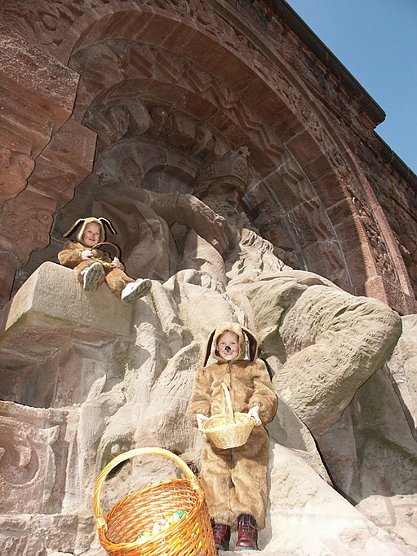 Gro&szlig;e Ostereiersuche am Kyffh&auml;user-Denkmal... (Foto: Stadt Bad Frankenhausen)