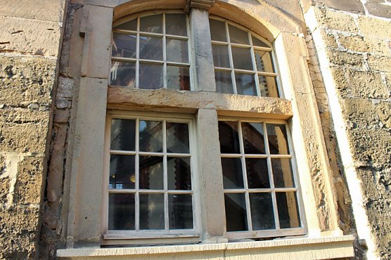 Wieder Scheiben zerschlagen (Foto: Karl-Heinz Herrmann) Wieder Scheiben zerschlagen (Foto: Karl-Heinz Herrmann)