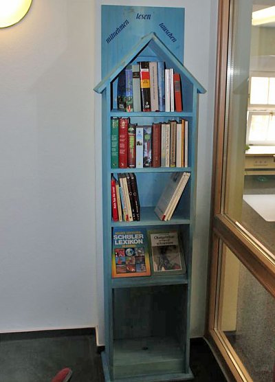 Erster öffentlicher Bücherschrank (Foto: Karl-Heinz Herrmann) Erster öffentlicher Bücherschrank (Foto: Karl-Heinz Herrmann)