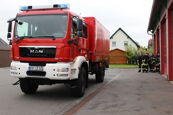 Dekontaminations-Fahrzeug &uuml;bergeben (Foto: Karl-Heinz Herrmann)