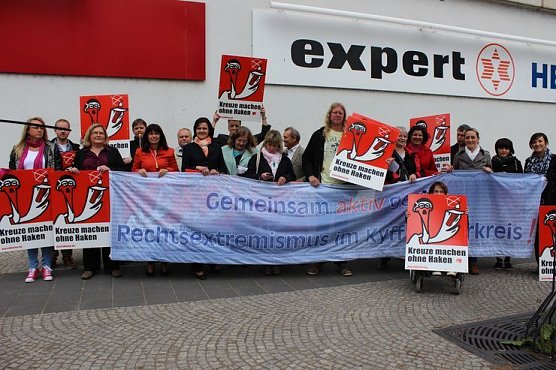 Kreuze machen ohne Haken (Foto: Karl-Heinz Herrmann) Kreuze machen ohne Haken (Foto: Karl-Heinz Herrmann)