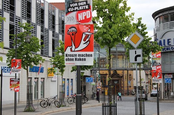 Kreuze machen ohne Haken (Foto: Karl-Heinz Herrmann) Kreuze machen ohne Haken (Foto: Karl-Heinz Herrmann)