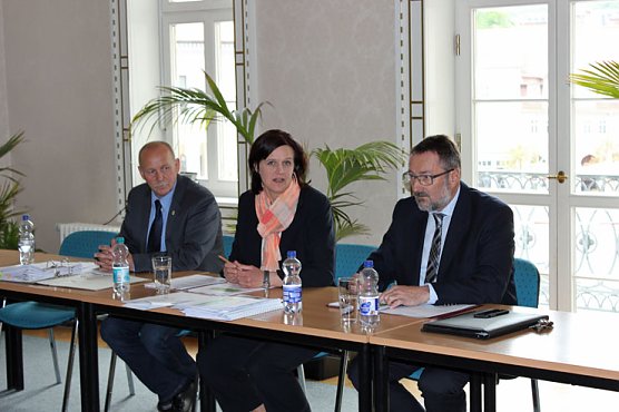 Zwischenbilanz zur Wachstumsinitiative Kyffhäuser (Foto: Karl-Heinz Herrmann) Zwischenbilanz zur Wachstumsinitiative Kyffhäuser (Foto: Karl-Heinz Herrmann)