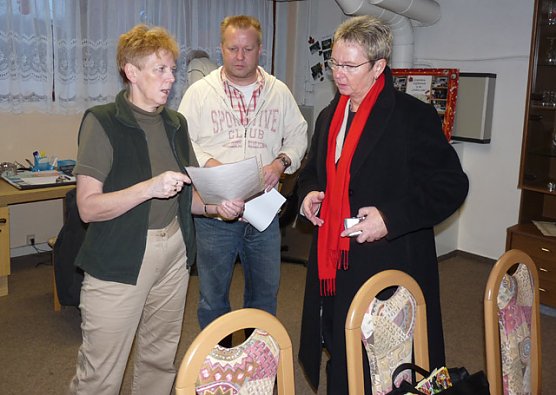 Spendenscheck Die Linke (Foto: Karl-Heinz Herrmann) Spendenscheck Die Linke (Foto: Karl-Heinz Herrmann)