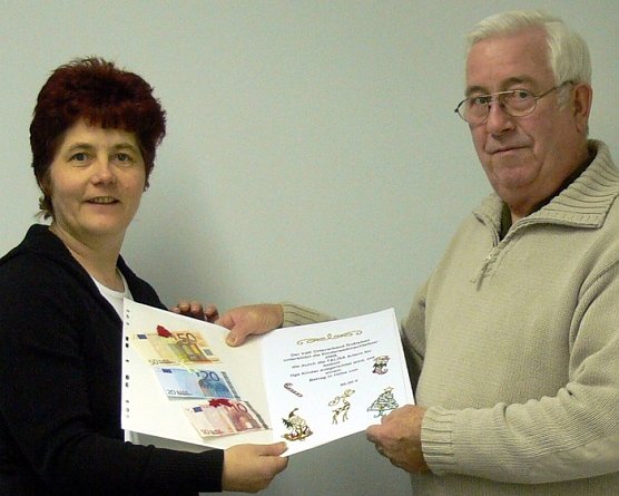 Übergabe (Foto: Träger) Übergabe (Foto: Träger)