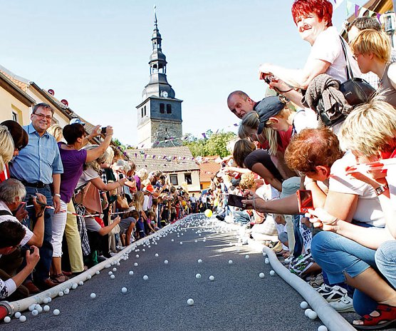Großes Ballrennen am Samstag (Foto: Stadt Bad Frankenhausen) Großes Ballrennen am Samstag (Foto: Stadt Bad Frankenhausen)