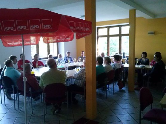 Gut besuchter Stammtisch (Foto: SPD Bad Frankenhausen) Gut besuchter Stammtisch (Foto: SPD Bad Frankenhausen)