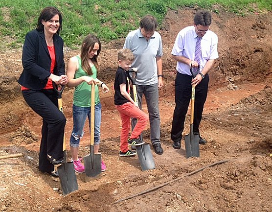 Grundstein gelegt (Foto: Landratsamt Kyffhäuserkreis) Grundstein gelegt (Foto: Landratsamt Kyffhäuserkreis)