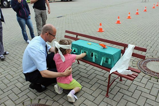 Kindertag bei Feuerwehr gestartet (Foto: Karl-Heinz Herrmann) Kindertag bei Feuerwehr gestartet (Foto: Karl-Heinz Herrmann)
