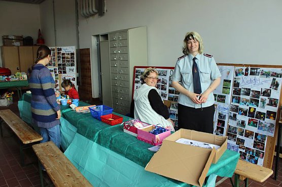 Kindertag bei Feuerwehr gestartet (Foto: Karl-Heinz Herrmann) Kindertag bei Feuerwehr gestartet (Foto: Karl-Heinz Herrmann)