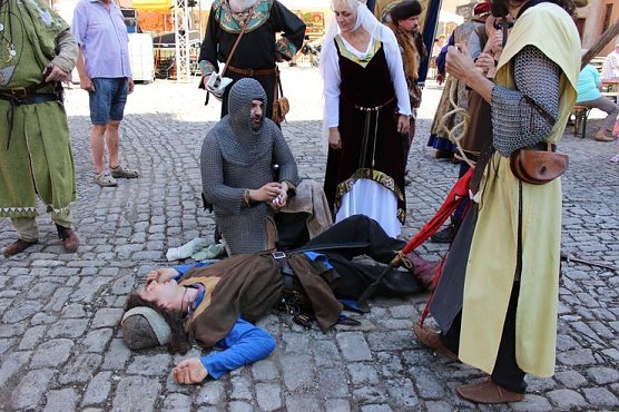 Fortsetzung mit Markttreiben (Foto: Karl-Heinz Herrmann)